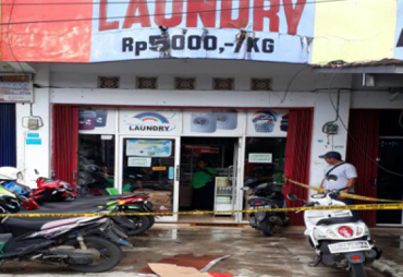 Tempat korban jatuh diberi garis polisi