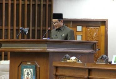 Paripurna dengan agenda Nota Penjelasan Gubernur Bengkulu Atas Usulan Terhadap 5 Rancangan Peraturan Daerah (Raperda)