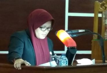 Rena anggota Banggar saat membacakan hasil rapat TPAD dan Bamus DPRD Kota Bengkulu