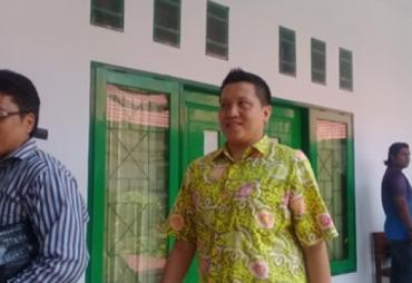 Frans Antoni didampingi kuasa hukumnya saat pelimpahan tahap dua di Kejari Bengkulu