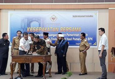 Penandatangan kesepakatan percepatan penyelesaian tindak lanjut hasil pemeriksaan