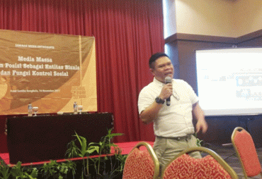 Pemateri memaparkan didepan para pemimpin redaksi media massa di Bengkulu