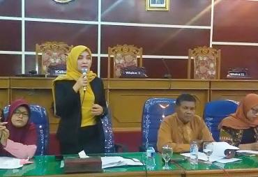 Ketua DPRD Kota Bengkulu Erna Sari Dewi memberikan materi kuliah umum