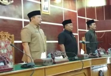 Rapat paripurna dengan agenda mendengarkan pandangan fraksi atas nota keuangan APBD-P 2017
