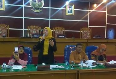 Ketua DPRD Kota Bengkulu Erna Sari Dewi memberikan materi kuliah umum