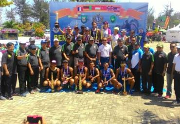 Pemprov dan Pemkot Bengkulu menggelar pembagian hadiah Bengkulu Triathlon 2017
