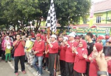 Asisten I Melepas Peserta Jalan Santai
