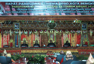DPRD Kota Bengkulu menggelar rapat paripurna istimewa dalam   rangka memperingati Hari Jadi Kota Bengkulu Ke 299 di ruang Rapat Paripurna   Lantai Dua Kantor DPRD, Senin (19/3/2018)