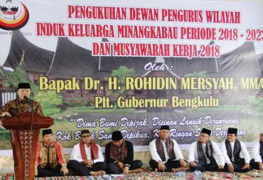 Plt. Gubernur Bengkulu Rohidin Mersyah saat Pengukuhan Dewan Pengurus Wilayah (DPW) IKM Bengkulu Periode 2018-2023