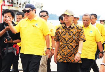 Menteri Perindustrian RI Airlangga Hartarto saat meninjau Pelabuhan Pulau Baai Bengkulu