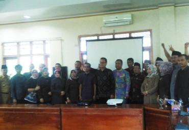 -- Jajaran DPRD Kota Bengkulu foto bersama Banmus DPRD Kabupaten Malang --