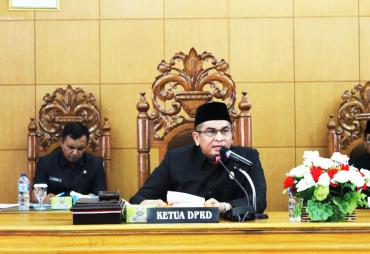 -- Ketua DPRD Bengkulu Utara Aliantor Harahap memimpin rapat paripurna --
