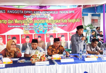 -- Anggota DPRD Kota Bengkulu Daerah Pemilihan IV lakukan Reses di Kantor Camat Ratu Agung pada Jumat (27/4/2018) --