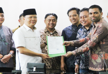 Rapat Pertemuan dengan Calon Investor Pabrik Minyak Goreng di Lokasi KEK Pelabuhan Pulau Baai, di Ruang Rapat Rafflesia Kantor Gubernur Bengkulu, Jum’at (25/05/2018)