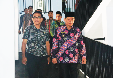 -- Penjabat Walikota Bengkulu Budiman Ismaun saat meninjau Autis Center --
