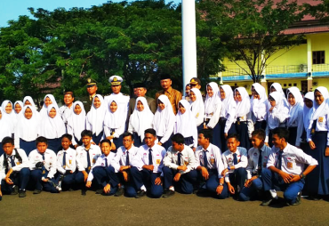 -- Foto bersama pelajar Kota Bengkulu usai upacara peringatan Hardiknas Tahun 2018 --