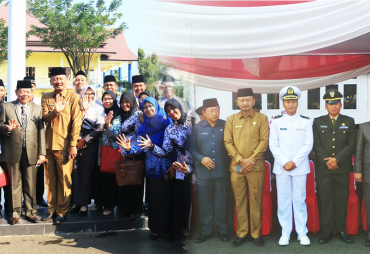-- Pj Walikota Budiman Ismaun bersama Sekda Kota Marjon foto bersama Unsur Forkopimda dan OPD Kota Bengkulu --