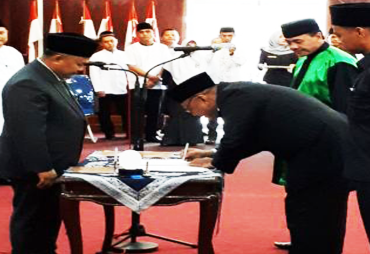 Pengucapan Sumpah Janji Pengganti Antar Waktu (PAW) Steven Nawahir