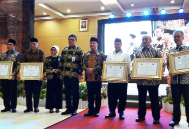 Penyerahan penghargaan kepada 5 Pemda Provinsi dengan predikat   memuaskan kriteria telah menindaklanjuti Rekomendasi pengawasan 60 hari sejak LHP