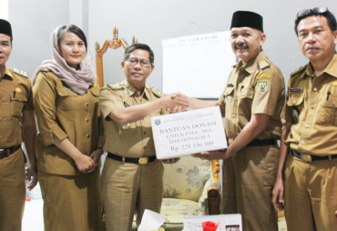 Disdikbud Provinsi Bengkulu menyerahkan bantuan donasi untuk korban bencana alam di Palu