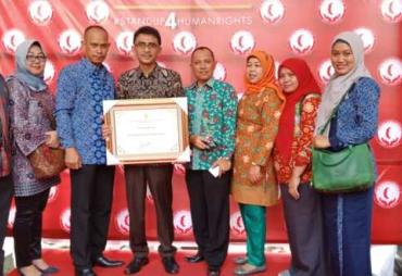 Kota Bengkulu menerima penghargaan Kota Peduli Hak Asasi Manusia (HAM) tahun 2018