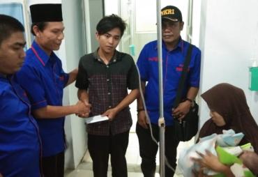 AMBO memberikan bantuan untuk Ilham di Rumah Sakit Bhayangkara Bengkulu