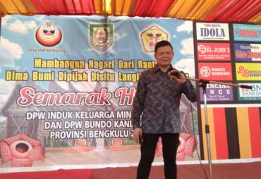 Syofyan Akmal saat HUT DPW Induk Keluarga Minangkabau dan DPW Bundo Kanduang Provinsi Bengkulu