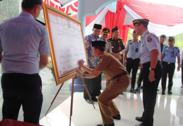 Penandatanganan Fakta Integritas Wilayah Bebas Dari Korupsi (WBK) dan Wilayah Birokrasi Bersih dan Melayani (WBBM)