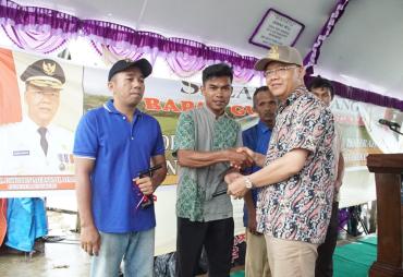 Penyerahan alat pertanian sebagai wujud kepedulian Gubernur Bengkulu Rohidin Mersyah dalam mewujudkan peningkatan ekonomi Bengkulu dalam bidang pertanian, sekaligus untuk kesejahteraan para petani.