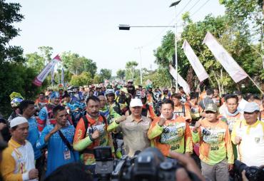 Rider-rider Jelajah Alam Mukomuko bersama gubernur dan bupati Chairul Huda