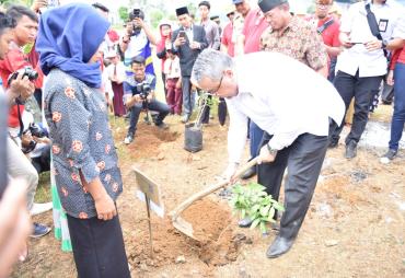 Menteri Eko saat di Desa Sinar Pagi Kabupaten Seluma