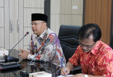 Gubernur Bengkulu Rohidin Mersyah menerima kunjungan Dewan Riset Daerah Provinsi Bengkulu yang diketuai Akademisi Universitas Bengkulu Panji Suminar