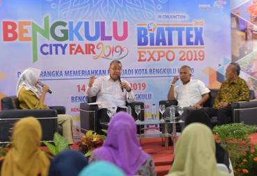 Menteri Eko saat berdialog dengan sejumlah pengusaha UMKM Provinsi Bengkulu pada Bengkulu City Fair di Kota Bengkulu
