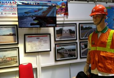 Stand PT Rodakteknindo Purajaya pada pameran HUT Kota Bengkulu ke- 300 di Bencoolen Mall