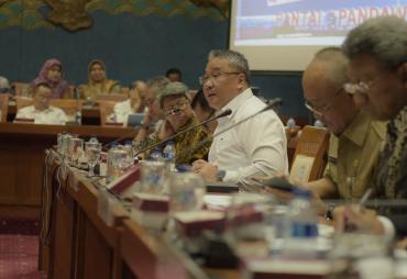 Menteri Eko saat menyampaikan sambutan