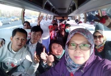 Peserta Studi Banding Kemendes PDTT terlihat gembira saat Tiba di China