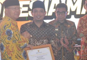 Penghargaan Kota Terbaik dari Gubernur