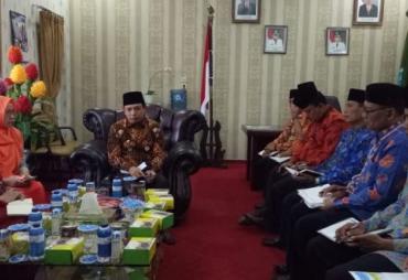Wakil Walikota Bengkulu Dedy Wahyudi menargetkan angka kemiskinan di Kota Bengkulu bisa turun