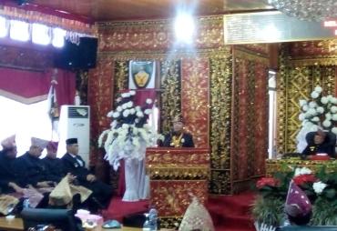 Gubernur Bengkulu Rohidin Mersyah menyampaikan sambutan
