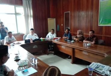 Komisi I DPRD BS Hearing Dengan BPD Kembang Seri terkait polemik kades