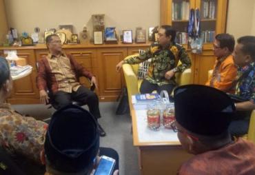 Wakil Walikota Bengkulu Dedy Wahyudi bertemu Direktur Pengembangan Kelembagaan Pendidikan Tinggi Ir. Ridwan, M.Sc di Kemenristekdikti
