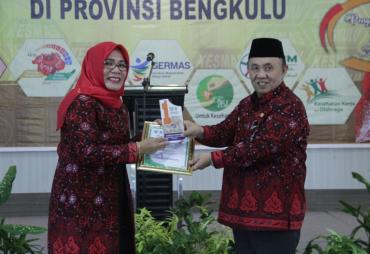 Mewakili Gubernur Bengkulu, Sekda Provinsi Bengkulu Nopian Andusti hadir dan membuka resmi Pertemuan Penggerakan Program Pembinaan Kesehatan Masyarakat