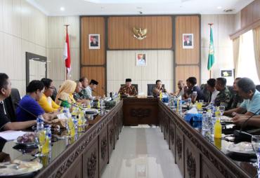 Gubernur Bengkulu Rohidin Mersyah saat memberikan arahan  kepada Tim Penguji Seleksi Calon Paskibraka Nasional dan Provinsi Bengkulu