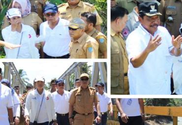 Bupati Bengkulu Utara beserta jajaran mendampingi Menteri BUMN meninjau jembatan Tanjugn Agung Palik yang rusak akibat banjir