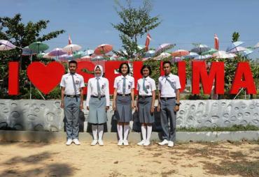 Aisyah Rahmawati foto bersama Teman seperjuangan