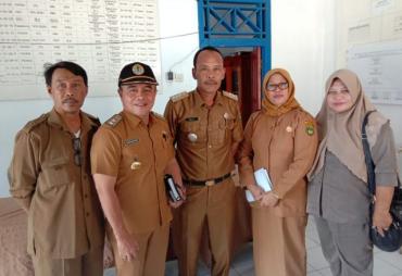 Warga setempat bersama Camat Manna dan DLHK menggelar pertemuan.