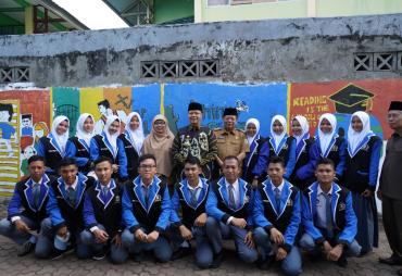 Upacara sekaligus membuka Kegiatan Pengenalan Lingkungan Sekolah SMK N 1 Kota Bengkulu 
