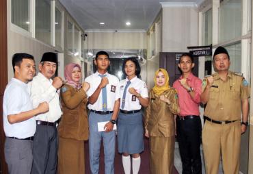 foto kedua calon paskibraka nasional dengan pemrov bengkulu