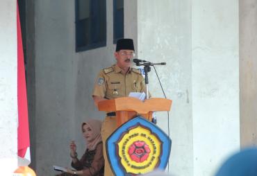 Soemarno mewakil Gubernur Bengkulu Rohidin Mersyah Dalam Rangka Peletakan Batu Pertama Pembangunan Gedung Serbaguna UNIHAZ