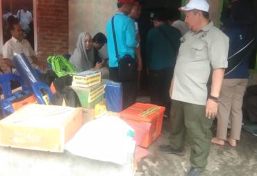 Penyerahan bantuan korban kebakaran di Desa SP 1 Kecamatan Muara Sahung Kabupaten Kaur